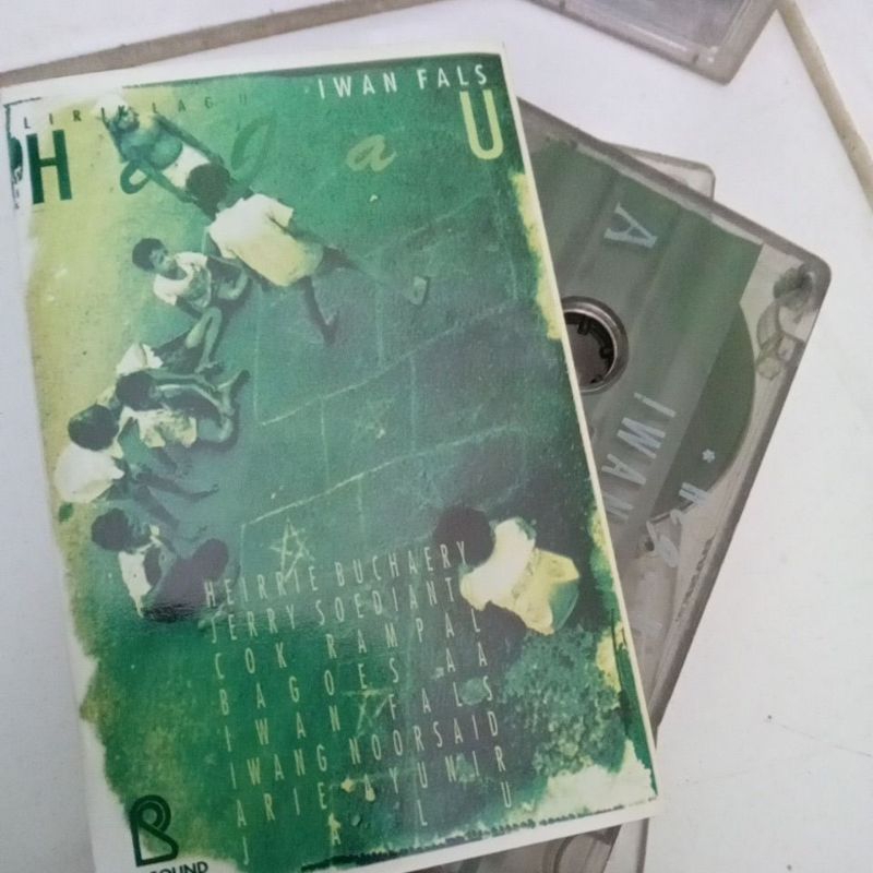 Kaset pita  abum hijau iwan fals