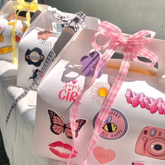 

KF7 Gift Box GraduationBirthday MOHON BACA DESKRIPSI