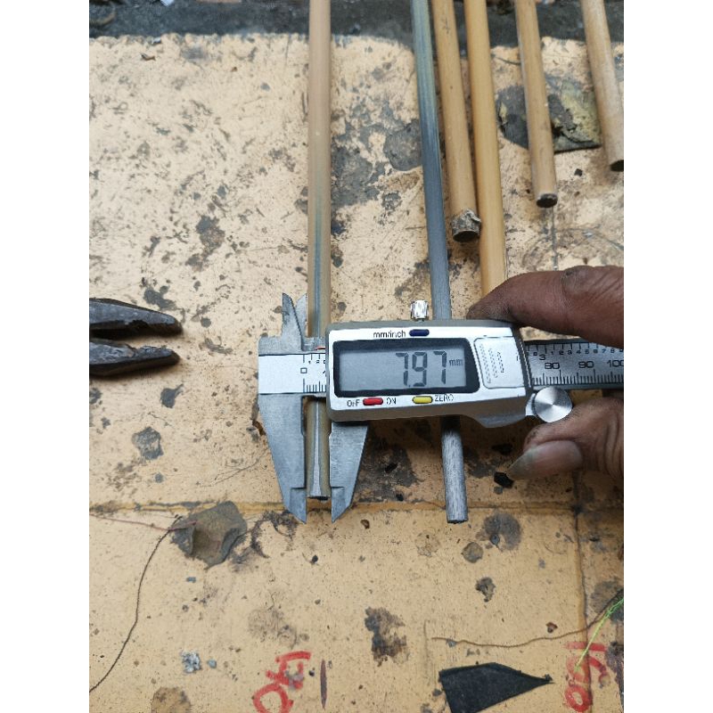 karbon sutet kusus pangkal joran. dim 7.11mm S/d 10mm panjang 100cm