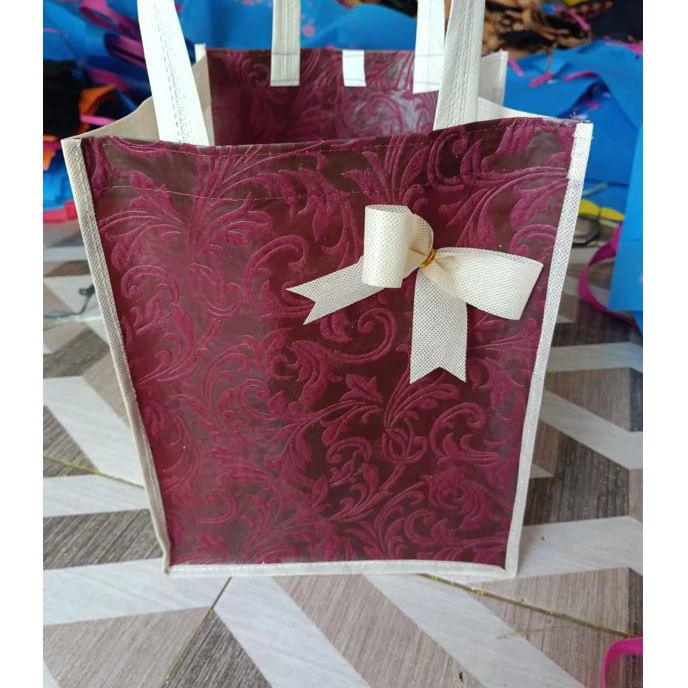 

KF7 ISI 1 LUSIN 12 PCS GOODIEBAG TAS HAJATAN MOTIF PITA 22x22 CM TINGGI 3 CM TAS HAJATAN TAS SPUNBOND TERMURAH TAS HAJATAN TERMURAH TAS PARCEL TAS HAJATAN KOTAK NASI TAS SPUNBOND NASI KOTAK TAS HAJATAN MEWAH TAS BERKAT GOODIEBAG L
