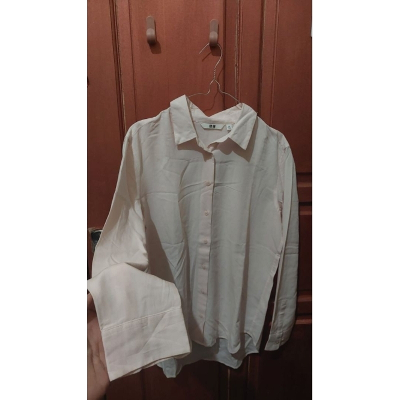 Preloved Kemeja Uniqlo Baby Pink