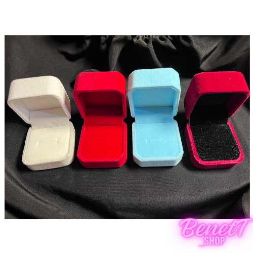 

Kotak Lamaran Perhiasan Cincin Single Box Tunangan Bahan Lembut Bludru Mewah