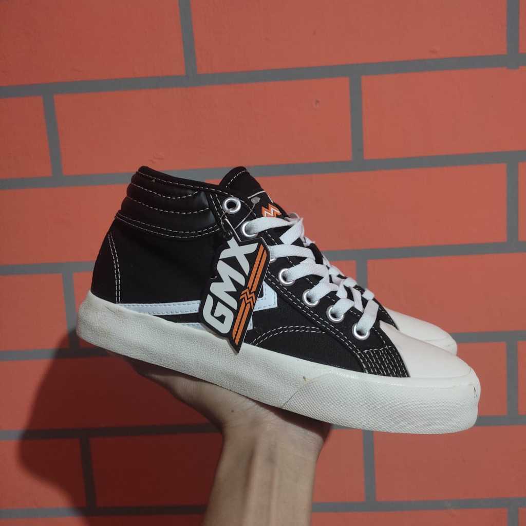 Arcadia Warehouse | Geoff Max Maverick Mid Black White | Sepatu Pria | Sneakers Pria