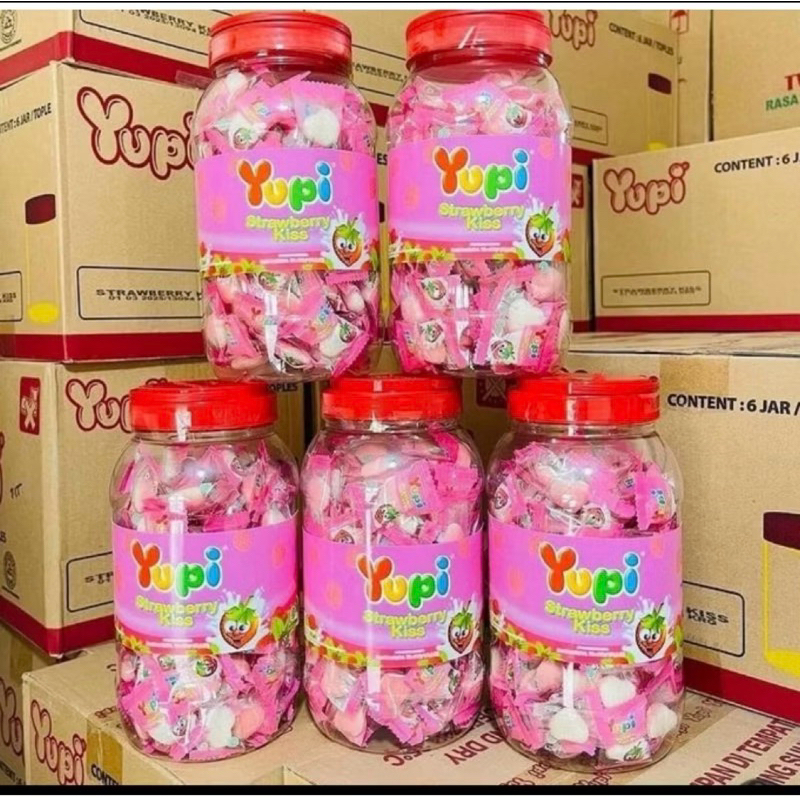 

Permen Yuppt Strawberry kiss toples