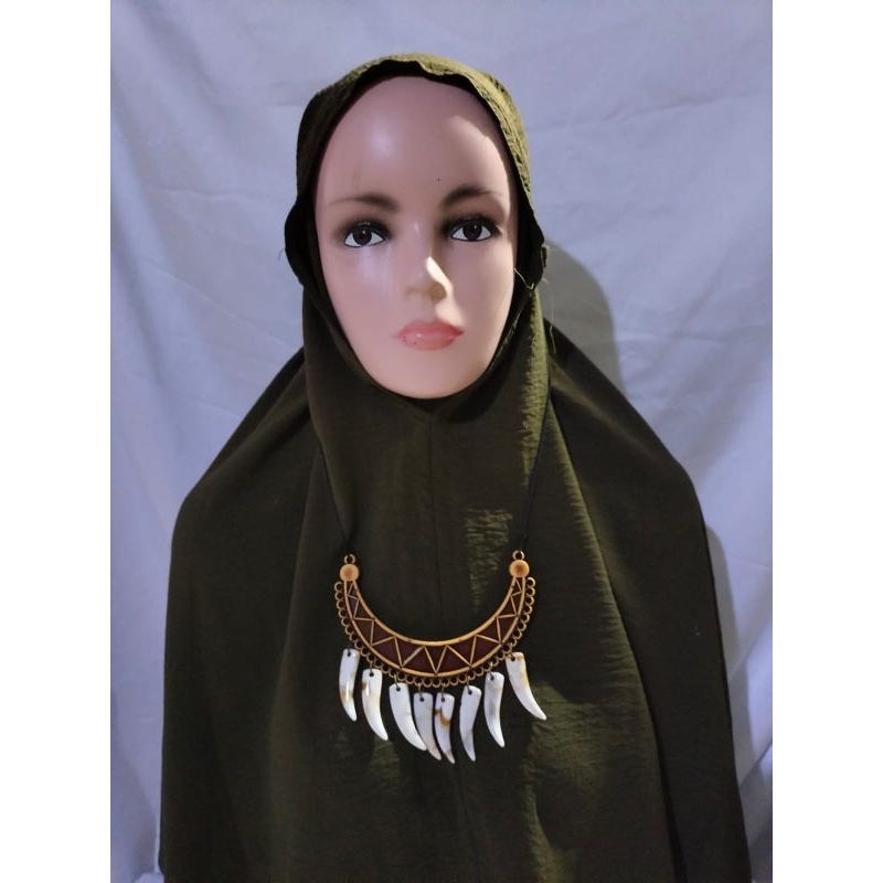 kalung etnik papua ,kalung taring