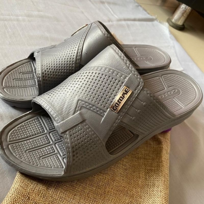 SANDAL SLOP PRIA JUMBO RINGAN KARET LENTUR MERK GOSOME