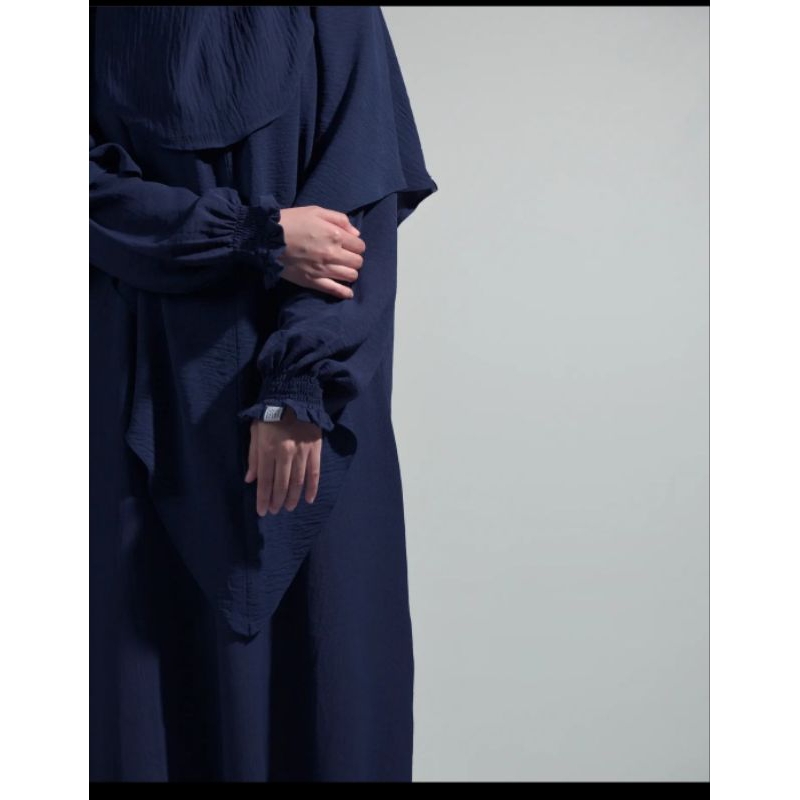 preloved Aloura Set (abaya+Khimar) by Yumna only Midnight blue