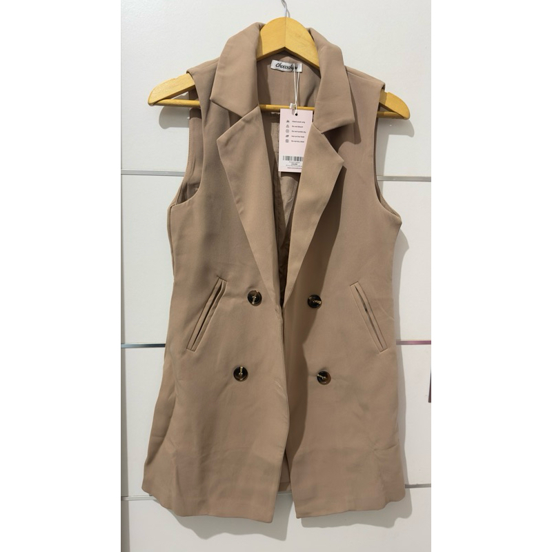 outer blazer tanpa lengan khaki