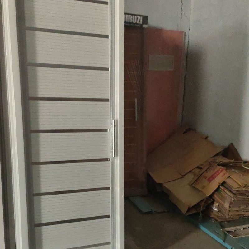 Pintu Kamar Mandi Galvalum ECO Motif Hologram Garis Split Silver Crystal New Design Full Panel Moder