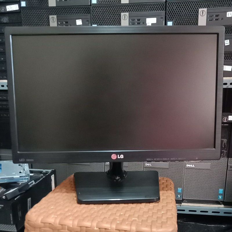 obral murah monitor LG LED 19 inch mulus no minus masi sepeti baru