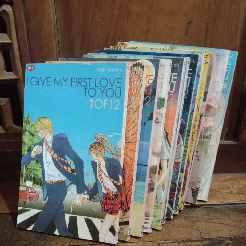 KOMIK I GIVE MY FIRST LOVE TO YOU - AOKI KOTOMI