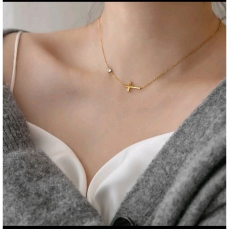 Kalung salib permata titanium asli