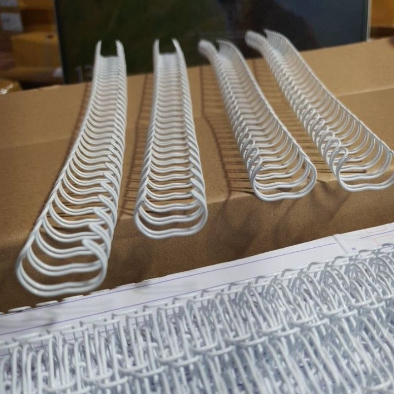

Spiral Kawat Jilid (No.7) 7/16 F4 atau A4 Spiral Wire 3:1 38 atau 35 Loops isi 100pcs 1 box