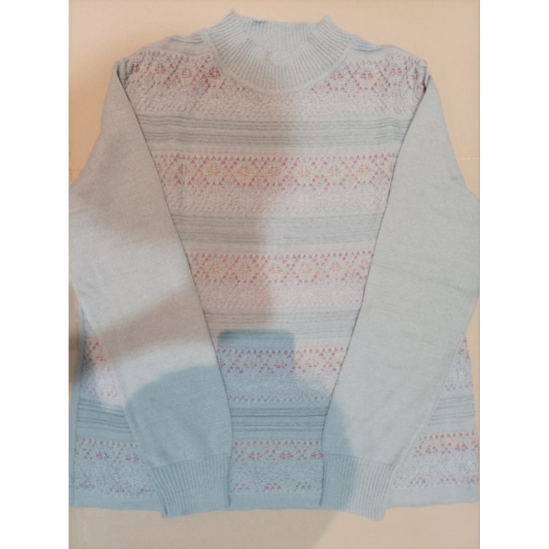 Sweater biru muda