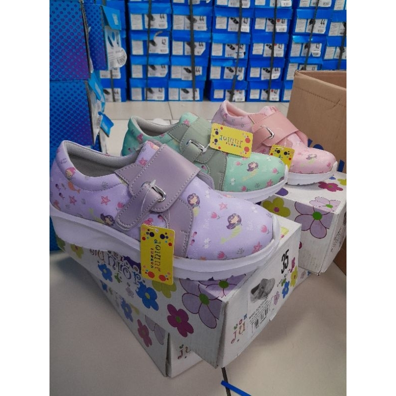 Sepatu anak yongki komaladi