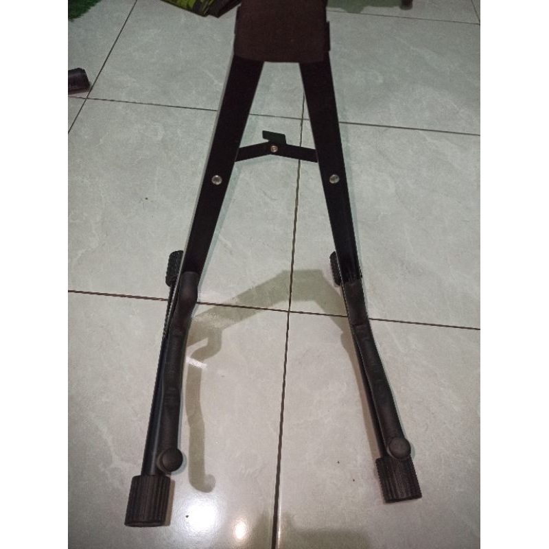 Preloved Stand Gitar Merk Speeds