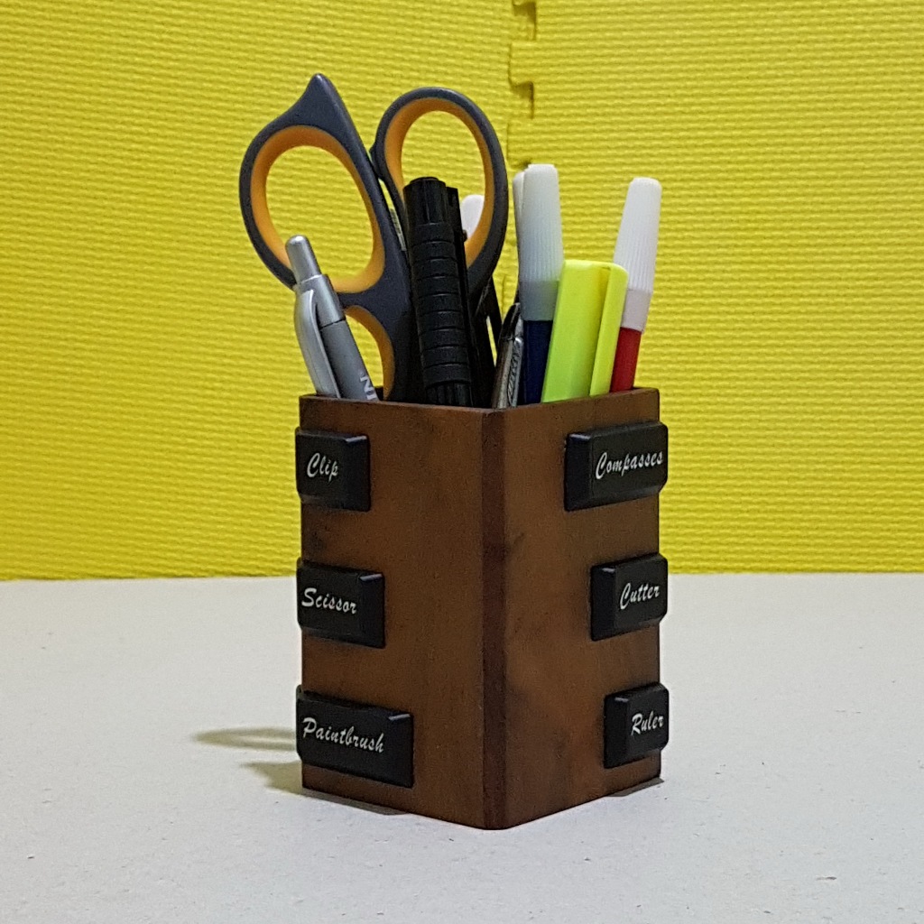 

Tempat Pensil/Alat Tulis Kotak WORD PANEL