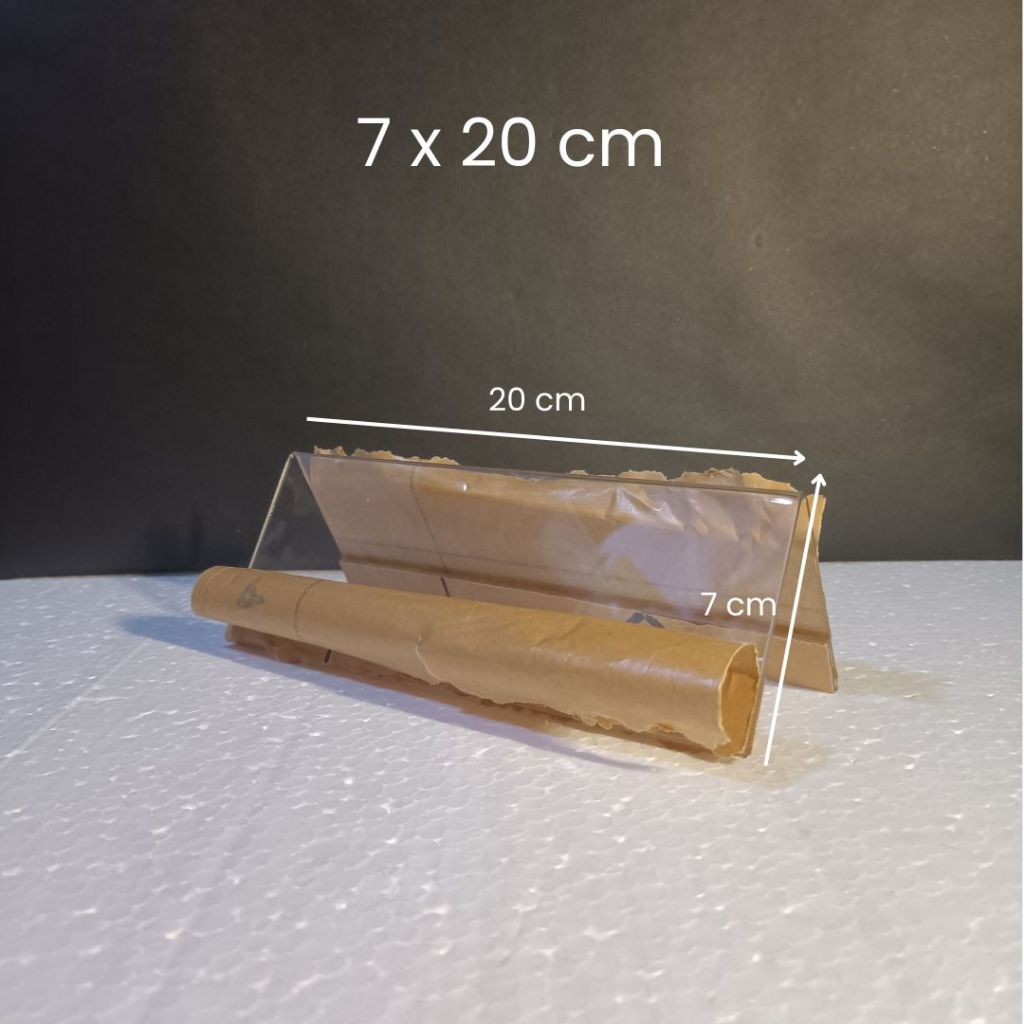 

Akrilik Segitiga Papan Nama Desk Meja 7 x 20 cm Dua Sisi tebal 2mm