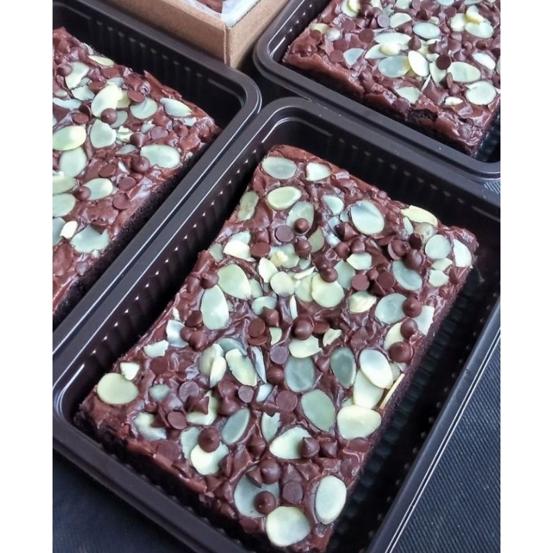 

FUDGY BROWNIES 15X10