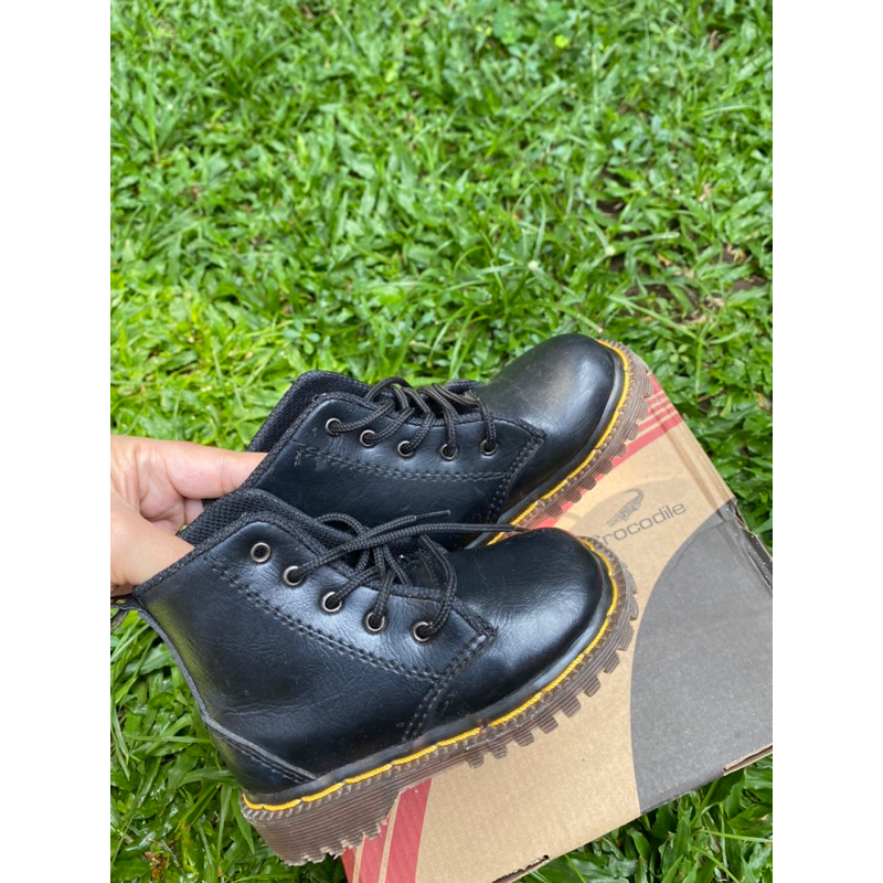 Preloved Sepatu Boots Anak