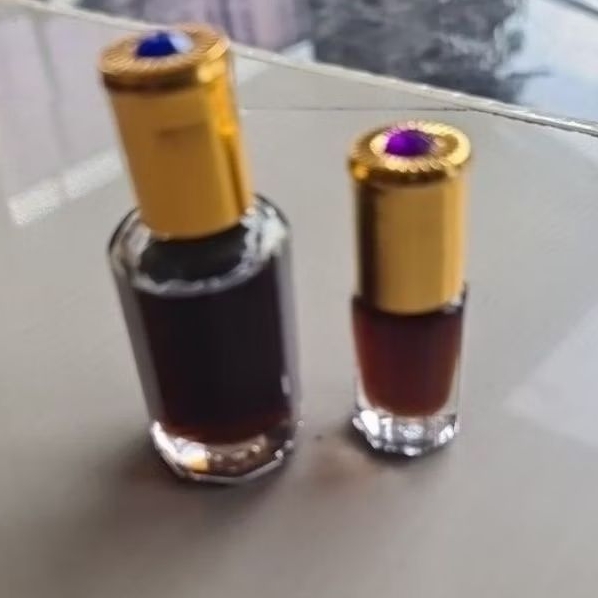 Minyak Kayu Gaharu asli kalimantan 100% murni  gaharu kalimantan