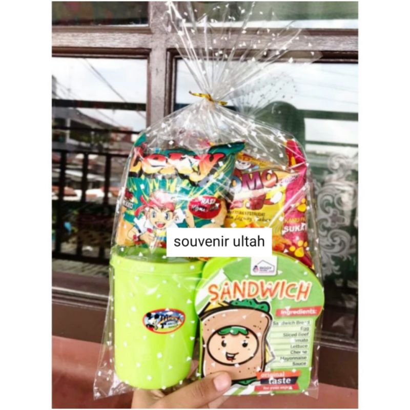 

Paket parcel murah snack lunch box + botol minum / bingkisan natal dan tahun baru / parcel Snack murah / paket Snack