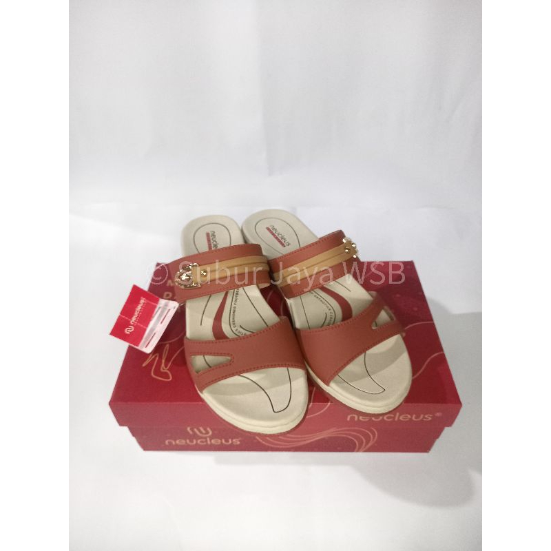 Sandal Wanita Slip On Wedges NUCLEUS Mensa 02