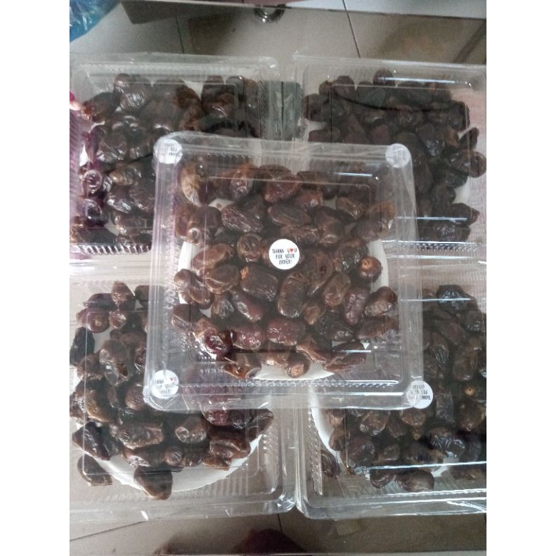 

Kurma 1 kg Golden Valley