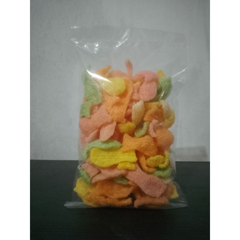 

Kerupuk bawang bentuk ikan