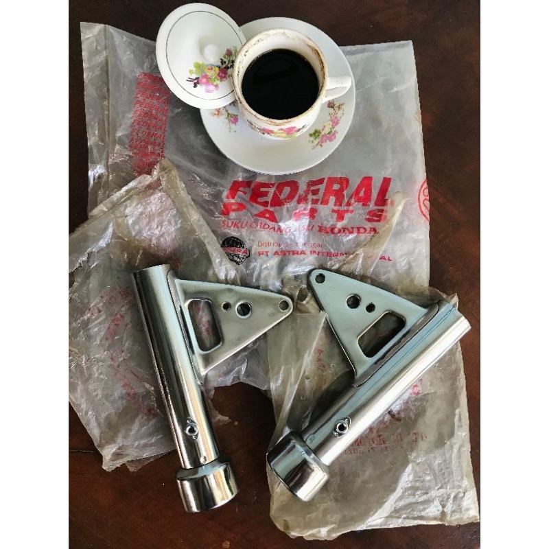 KUPINGAN LAMPU DEPAN GL100 PLATINA 79 PANGKON LAMPU DEPAN GL100 PLATINA 79