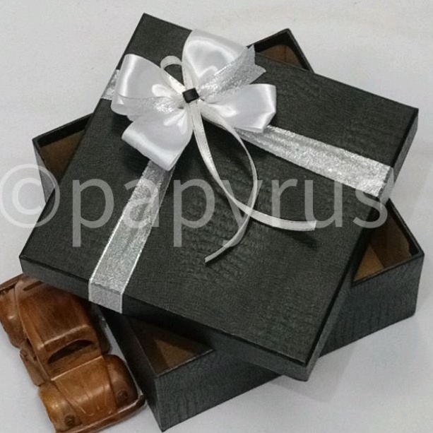 

KF7 PAPYRUS 2x2 Tinggi 1cm Kotak Kado Gift Box Hadiah KOTA KADO