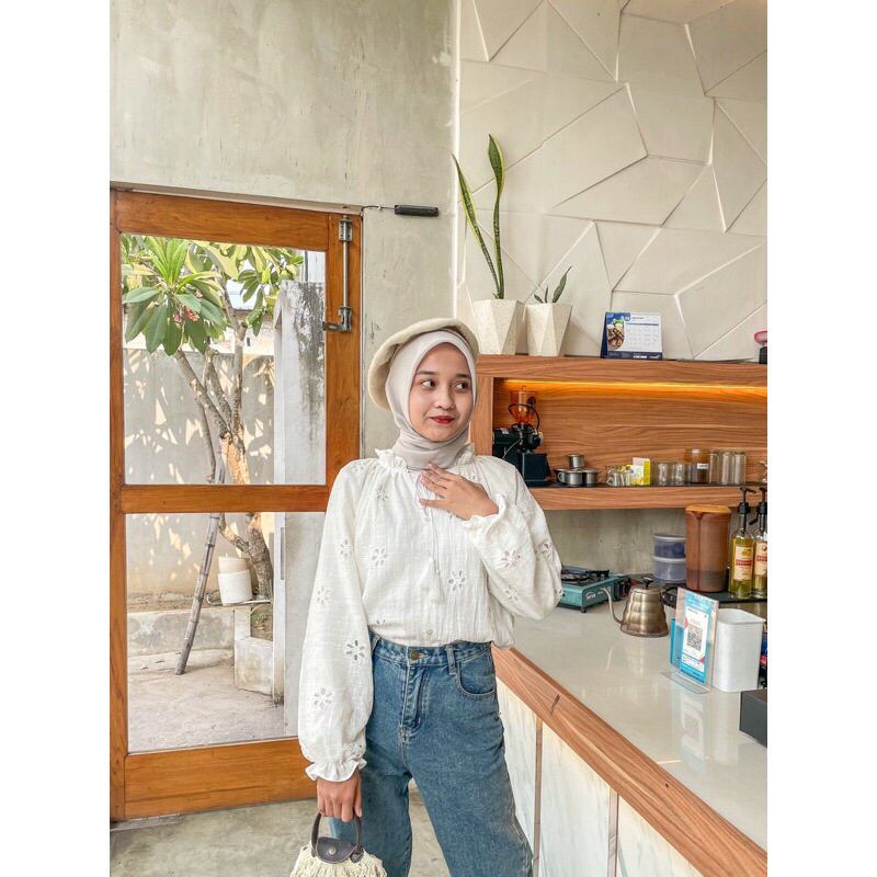 Preloved blouse putih kimka hijab