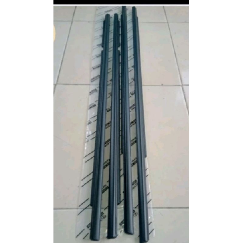 KARET PELIPIT KACA LUAR COROLLA ALL NEW ORIGINAL Hitam