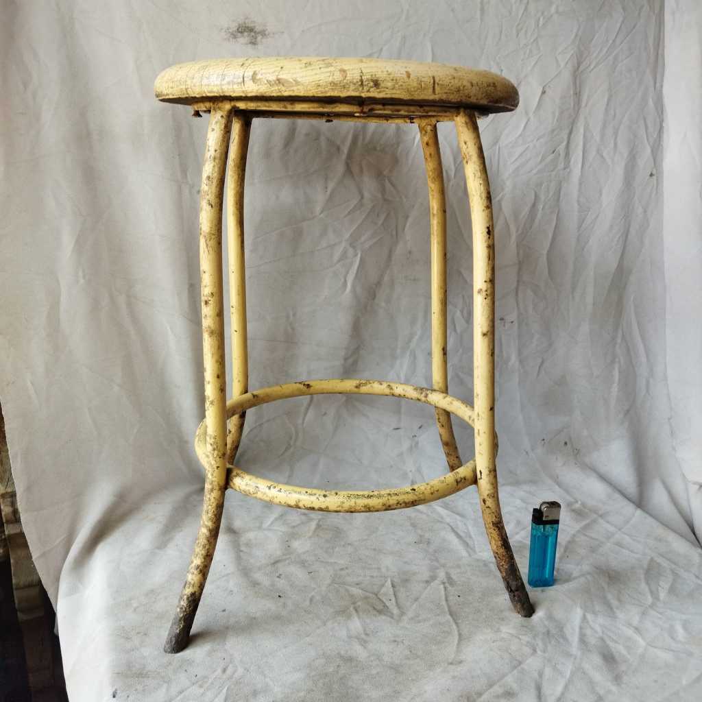 Pajangan Vintage Kursi Pipa Besi Jati Tua 44 cm