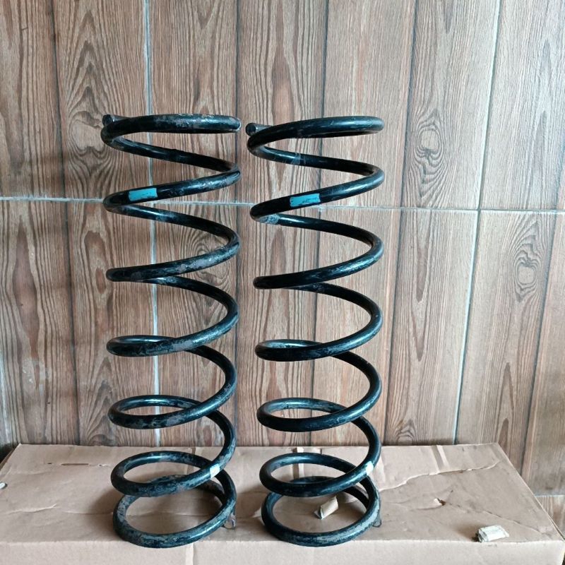 per original Nissan Terrano ( belakang )