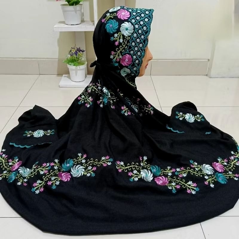 Mukena Terusan Pet Hitam Dewasa Motif Bunga // Mukena Santri