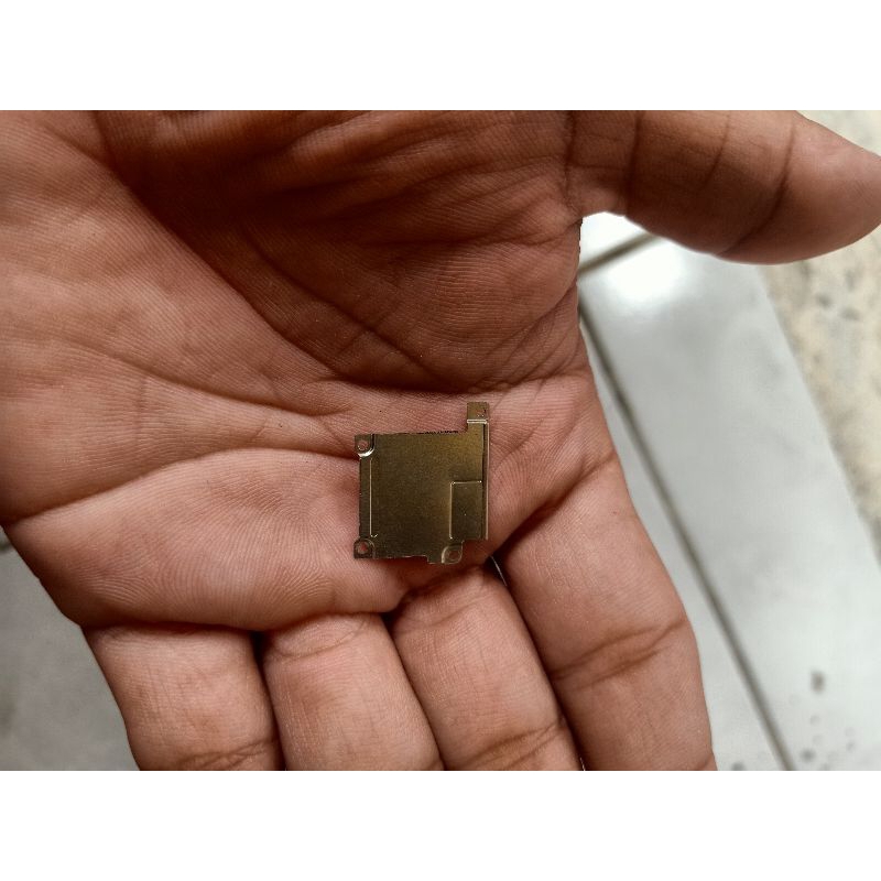 plat tutup flexible lcd iphone SE ori