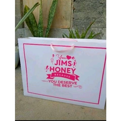 

Paperbag design Jimshoney,bahan tebel dan kokoh,size M dan L