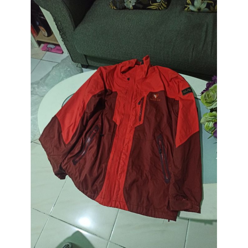 outdoor black yak preloved