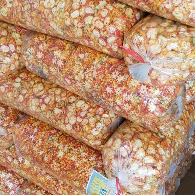 

KRUPUK KRUPUK SEBLAK KENCUR PEDAS KEMASAN 1000 GRAM 1 KG