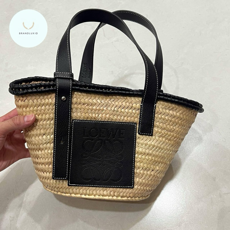 Loewe small basket bag in raffia in black trim