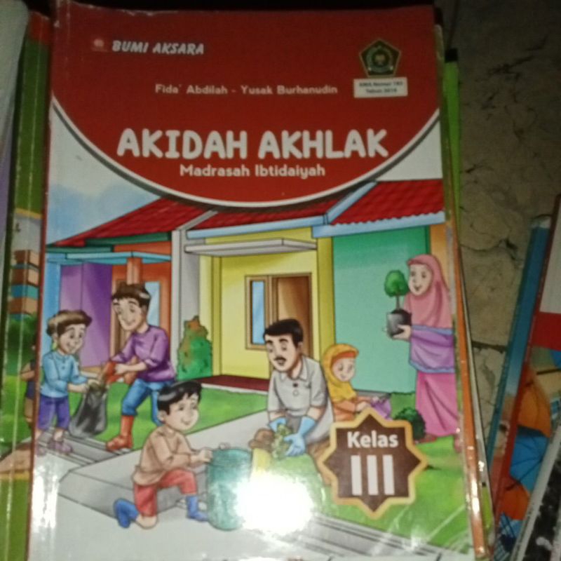 buku akidah akhlak madrasah ibtidaiyah kelas 3 SD