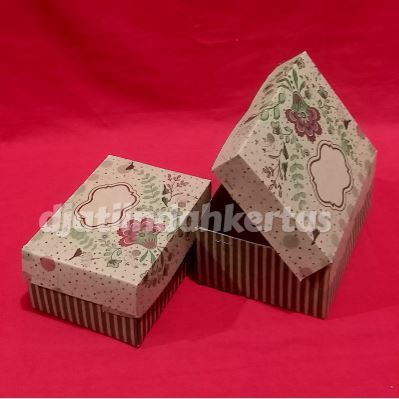 

PROMOO!!!!Kardus Snack/Nasi coklat motif ukuran 16x12x7 ECER (PER PCS)