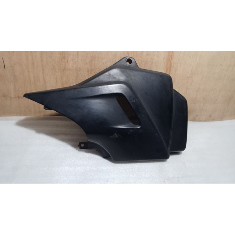 Bok Cover Body Samping Bawah Tempong Tempat Aki Samping KIRI Tiger Lama Tahun 2000Original Nos AHM 8