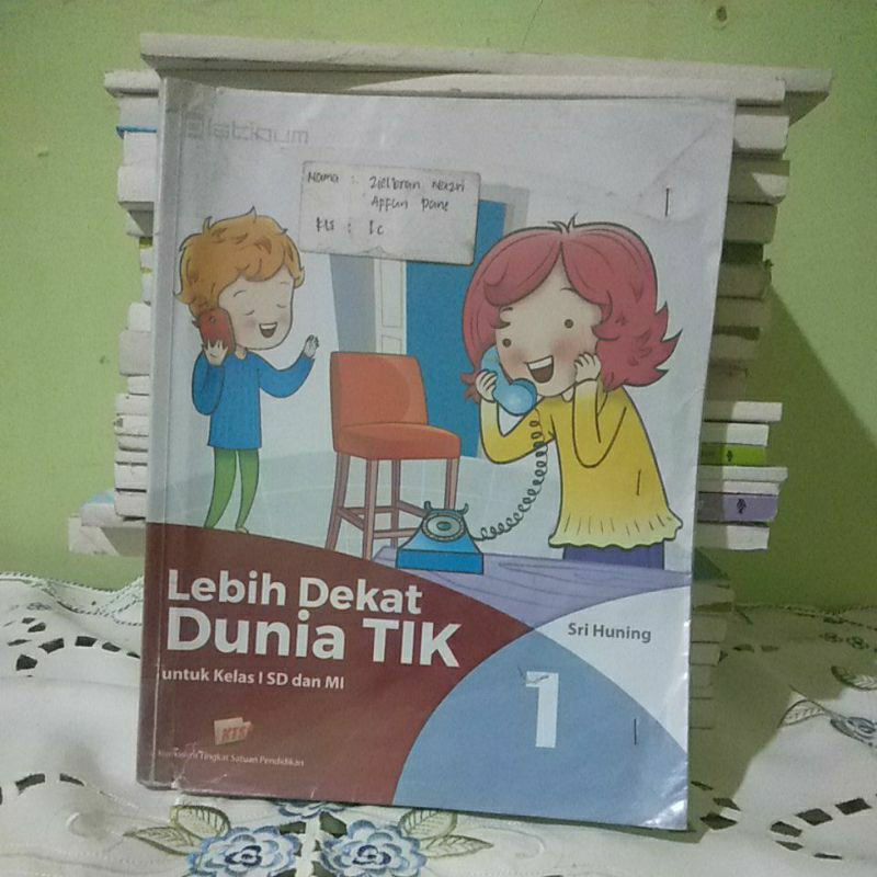 buku lebih dekat dunia TIK kelas 1 penerbit platinum pengarang Sri huning