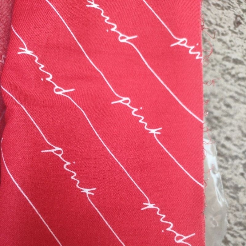 KAIN KILOAN KATUN RAYON TWILL TULISAN PINK WARNA MERAH TEBAL LEMBUT