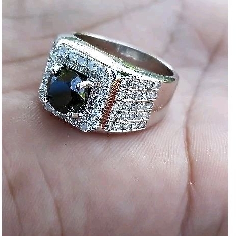 cincin pria emas putih full berlian mata utama natural berlian hitam sudah dapet sertifikat dari tok