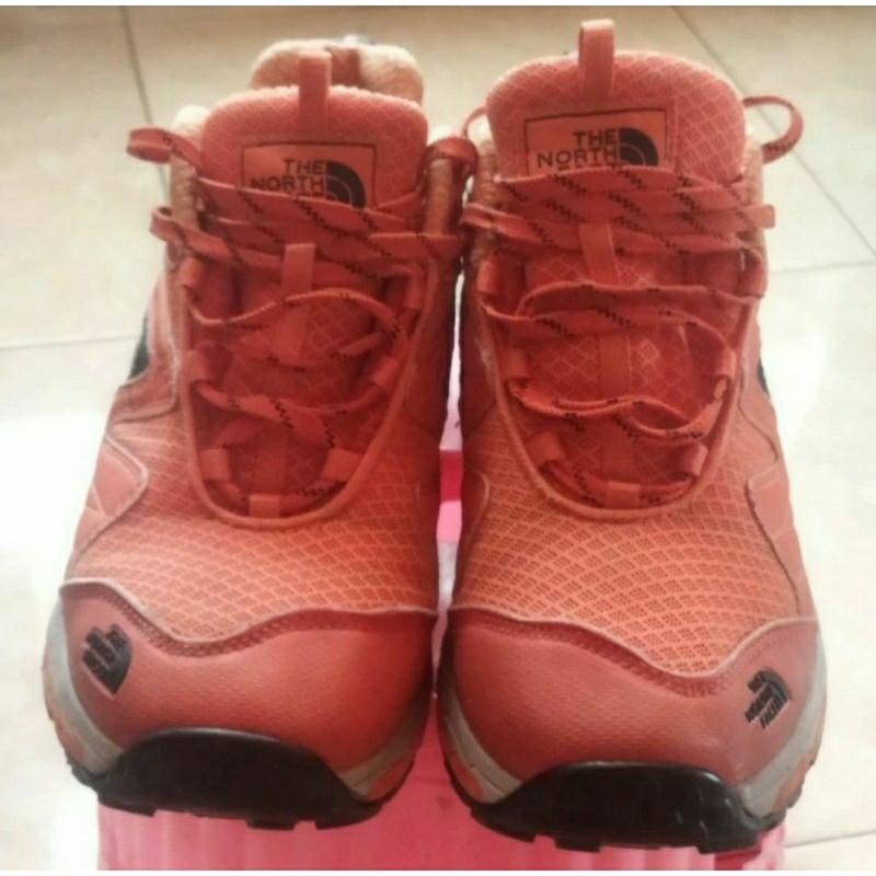 Sepatu Hiking The North Face NFZ95C13  orange size 40,5(25,5cm), material kulit+goretex, made in kor