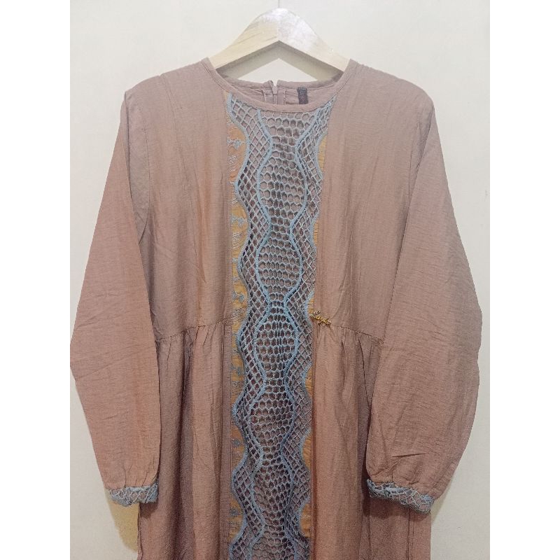 Gamis cokelat/gamis Layla/gamis brukat/gamis kondangan/gamis syar'i/gamis non busui/gamis cantik/gam
