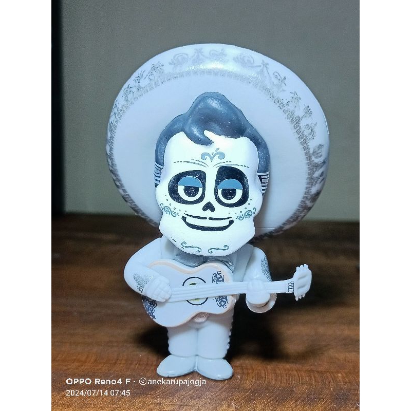 action figure coco ernesto de la cruz